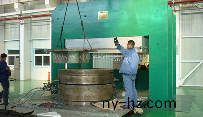 平(ping)闆(ban)硫(liu)化(hua)機的安裝(zhuang)調(diào)(diao)試(shi)