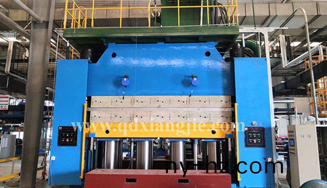 青(qing)島祥傑(jie)與(yu)瑞(rui)典(dian)吉(ji)斯拉(la)維(wei)籤訂(ding)的4000*1600*2/2000T硫化(hua)機(ji)成功(gong)安(an)裝調(diào)試(shi)完(wan)成