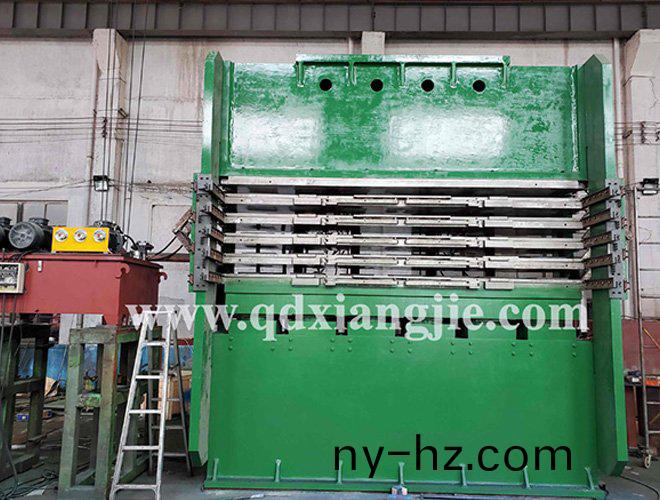 胎(tai)麵硫(liu)化(hua)機(jī)