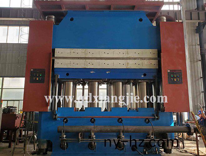 XLB-4000x1600-2000T換熱器密(mi)封(feng)圈(quan)平(ping)闆(ban)硫化機(ji)