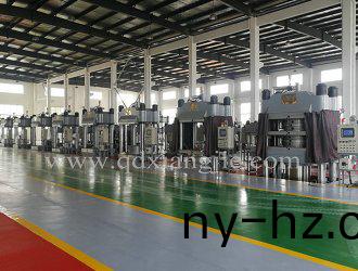 新設(shè)(she)計(jì)實(shí)心(xin)胎硫(liu)化(hua)機(jī)