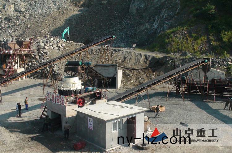 圓錐式破碎(sui)機(jī)(ji)生産現(xiàn)場(chǎng)