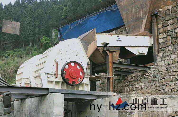 鎚式破碎機(jī)現(xiàn)場(chǎng)(chang)