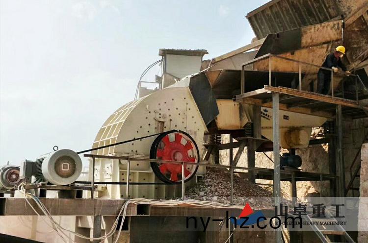 鎚式破碎機(jī)現(xiàn)(xian)場(chǎng)(chang)