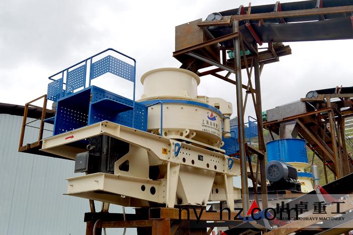 立軸衝(chong)擊(ji)式(shi)破碎機(jī)