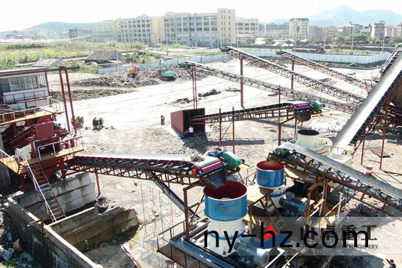 採石(shi)場破碎生(sheng)産(chan)線